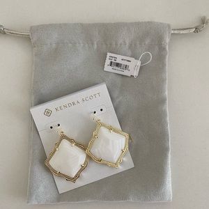 KENDRA SCOTT KIRSTEN GOLD EARRINGS